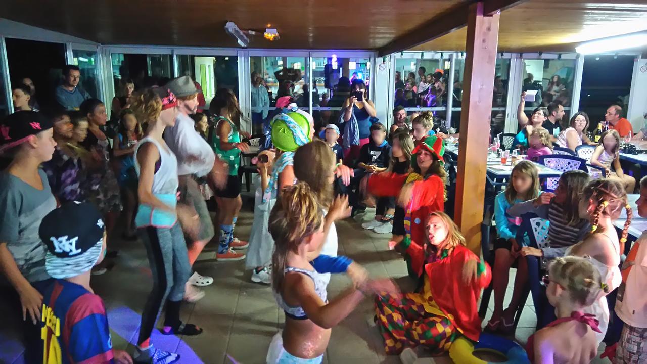 Hôtel Camping Le Dauphin à Saint-Georges-de-Didonne Extérieur photo