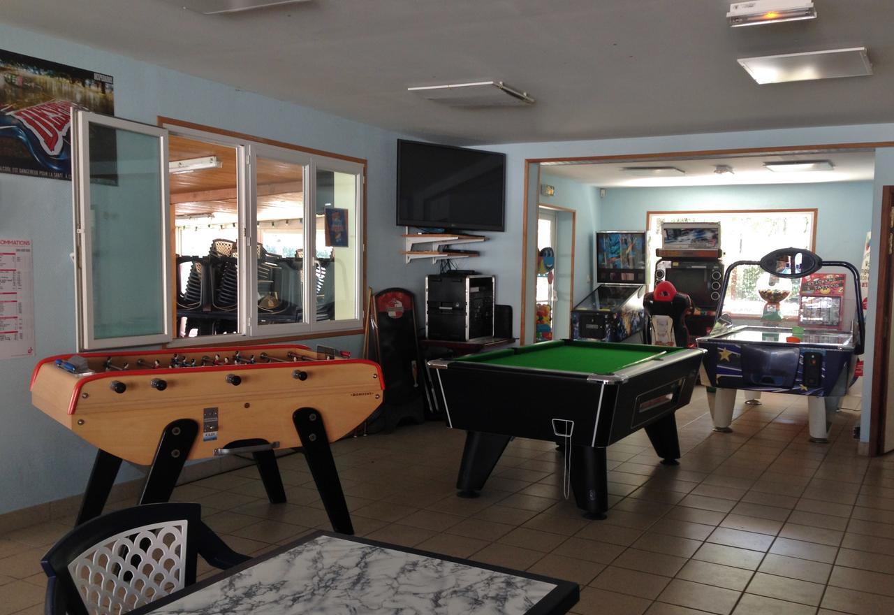 Hôtel Camping Le Dauphin à Saint-Georges-de-Didonne Extérieur photo