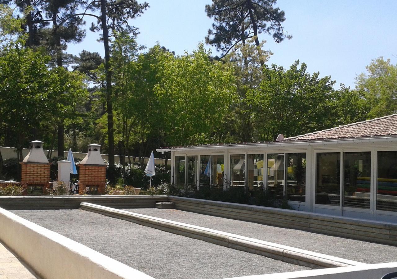 Hôtel Camping Le Dauphin à Saint-Georges-de-Didonne Extérieur photo