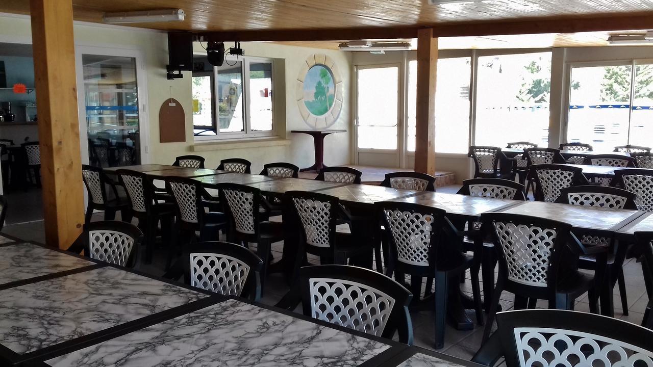 Hôtel Camping Le Dauphin à Saint-Georges-de-Didonne Extérieur photo