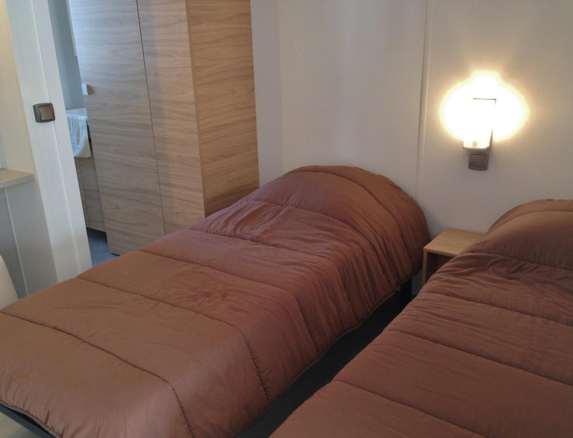 Hôtel Camping Le Dauphin à Saint-Georges-de-Didonne Extérieur photo