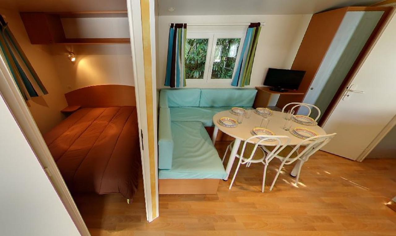 Hôtel Camping Le Dauphin à Saint-Georges-de-Didonne Extérieur photo